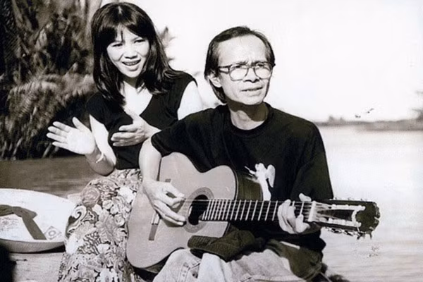 Nhạc sĩ Trịnh Công Sơn và em gái Trịnh Vĩnh Trinh.