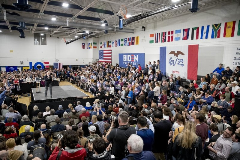 Ứng cử viên tổng thống của đảng Dân chủ Joe Biden phát biểu trước các cử tri tại Iowa (Ảnh: AP)