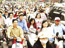 Cảnh ùn tắc giao thông ở<br>ngã tư Kim Liên - Đại Cồ Việt.