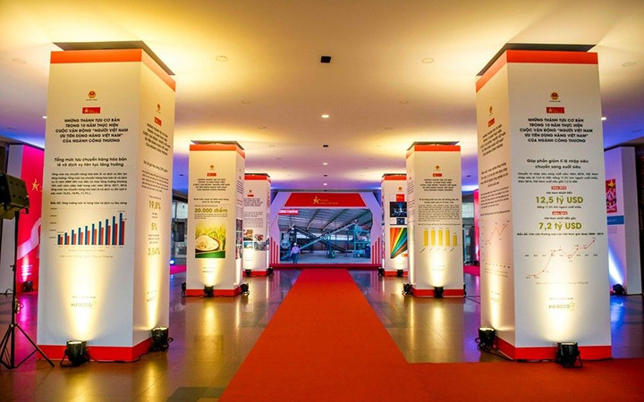 Agribank tham gia Triển lãm thành tựu 10 năm Cuộc vận động “Người Việt Nam ưu tiên dùng hàng Việt Nam”.