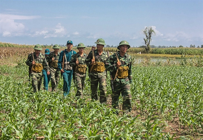 Chiến sĩ Đồn Biên phòng cửa khẩu Long Bình (An Giang) tuần tra biên giới. Ảnh: HÀ TRÂN