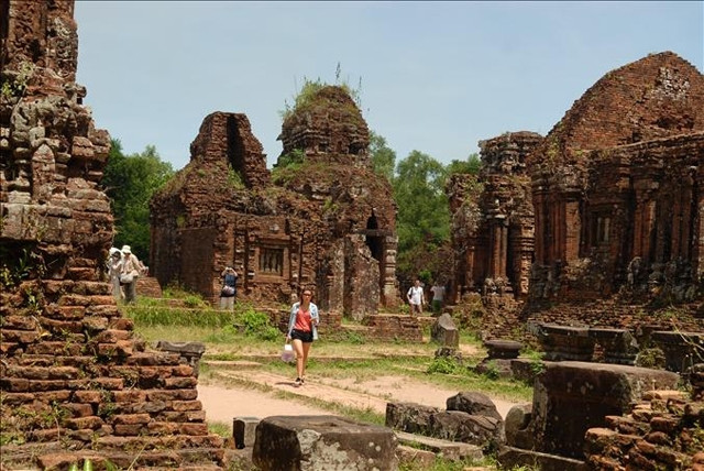 Di sản văn hóa thế giới Mỹ Sơn luôn thu hút đông khách quốc tế.