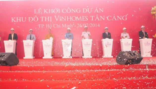 Nghi thức bấm nút khởi công dự án Vinhomes Tân Cảng. 