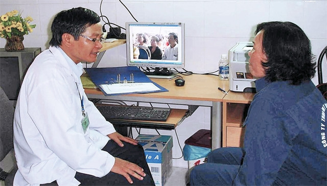 Tư vấn sức khỏe sinh sản cho nữ công nhân.