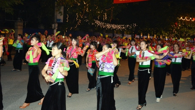 Hơn 1.200 nghệ nhân, nghệ sĩ và quần chúng cùng tham gia chương trình Lễ hội đường phố.