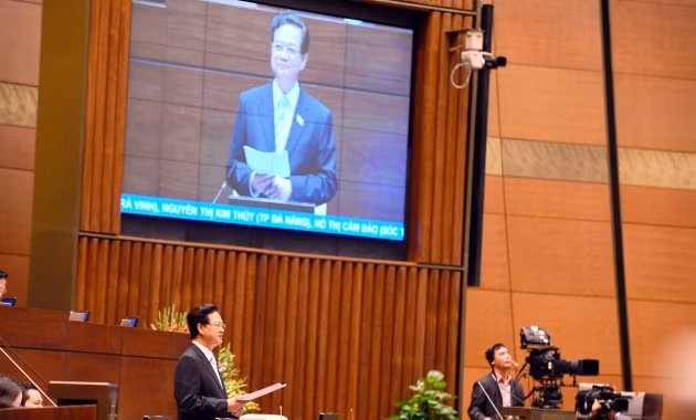 Thủ tướng Nguyễn Tấn Dũng trả lời chất vấn trước Quốc hội chiều 19-11.