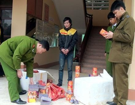 Đối tượng Nguyễn Duy Anh và tang vật. (Ảnh: Internet)