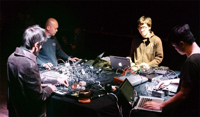 Âm nhạc điện tử đã có sự tiếp cận sâu rộng trong công chúng.