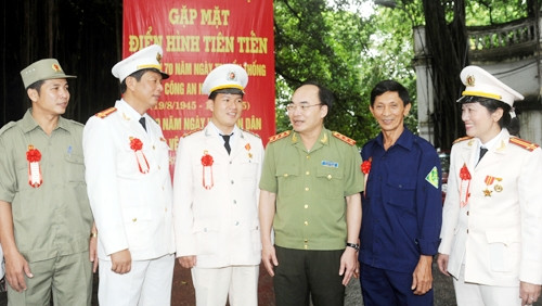 Các đại biểu tham dự buổi gặp mặt. Ảnh: TRẦN HẢI