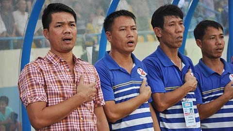 HLV Phạm Như Thuần (ngoài cùng bên trái). (ảnh minh hoạ)