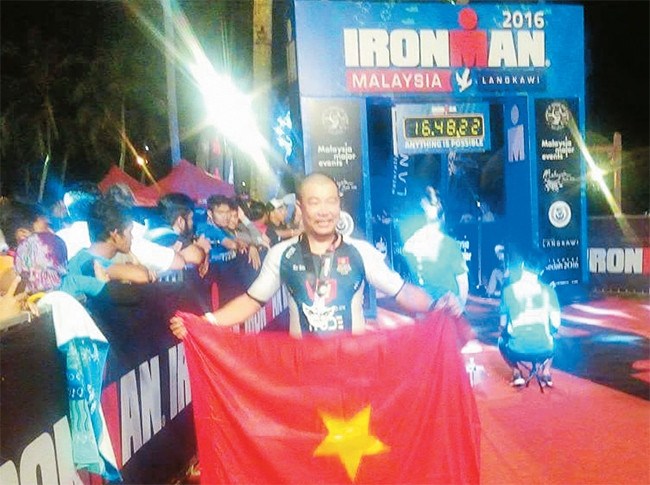 Niềm vui về đích của VĐV Đặng Ngọc Lâm. Ảnh | THANH PHONG