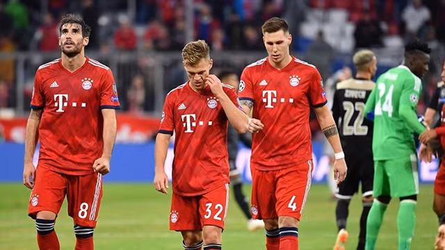 Với vị trí thứ ba tại Bundesliga, kém Dortmund bảy điểm, Bayern chỉ là cái bóng mờ của chính họ trong quá khứ.