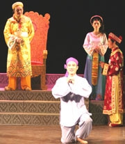 Một cảnh trong vở<br>"Người tạo dựng ngai vàng<br>- Đoàn chèo Hải Phòng.