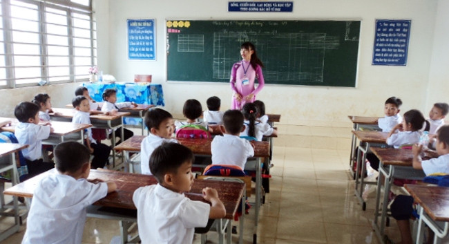 Học sinh Trường tiểu học Tân Khái, xã Tân Lập, huyện Tân Biên trong giờ học.