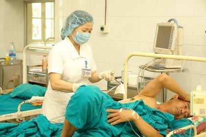 Người bệnh được chăm sóc và điều trị tại Bệnh viện Phổi Trung ương.