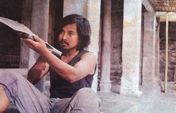 Cảnh phim "Sống trong sợ hãi" - diễn viên Trần Hữu Phúc vai tay đào đất