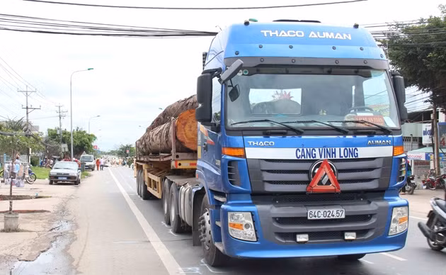 Tai nạn giao thông nghiêm trọng làm hai người chết ở Vĩnh Long