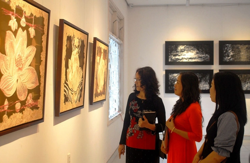 Triển lãm “Thảo mộc” thu hút đông đảo công chúng và du khách đến xem.