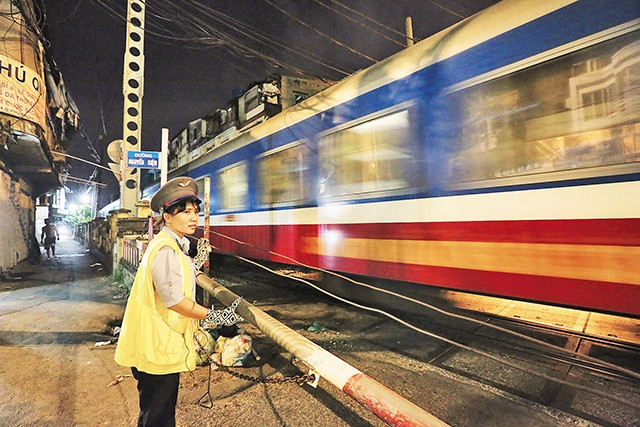 Chị Nguyễn Thị Tâm trong ca trực của mình.