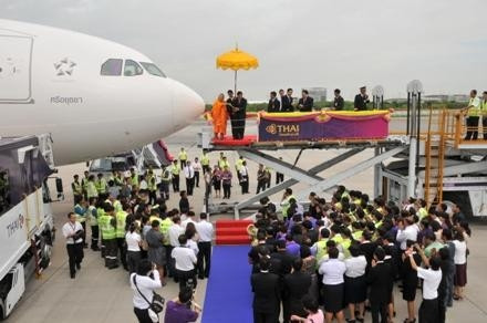 Ban phước cho máy bay mới của Thai Airways.