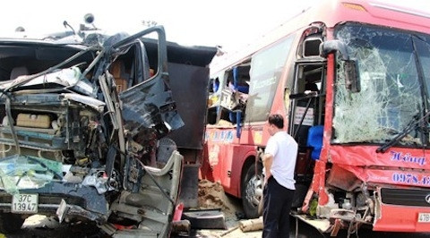 Hiện trường vụ tai nạn giao thông sáng 8-5.