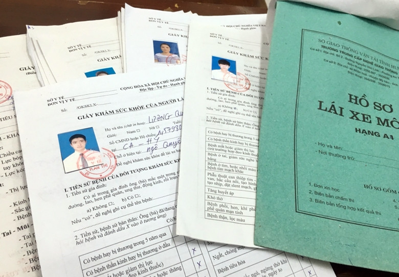 Giấy khám sức khỏe giả bị Công an tỉnh Hưng Yên thu giữ.