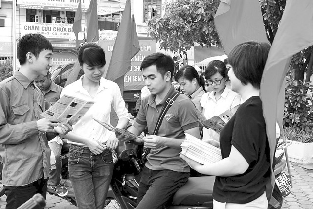 Tuyên truyền, phổ biến kiến thức để phát huy hiệu quả của "cơ cấu dân số vàng" cho thanh niên trên địa bàn Hà Nội. Ảnh: DƯƠNG NGỌC