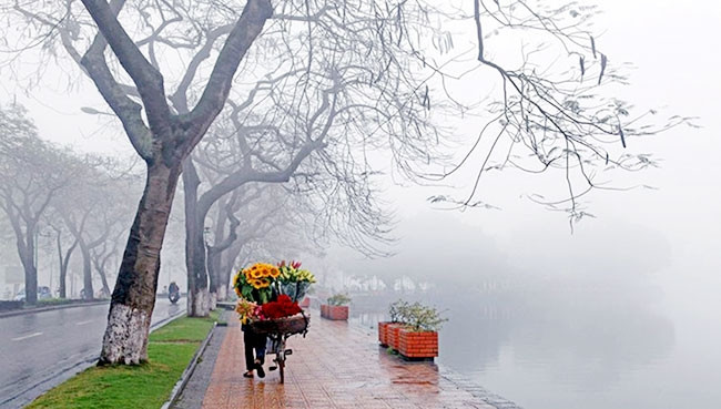 Đường Thanh Niên trong sương sớm. Ảnh: NGUYỄN CẢNH TÙNG