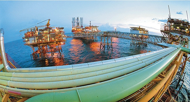 Khai thác dầu khí tại Giàn công nghệ trung tâm số 2 mỏ Bạch Hổ. Ảnh: TRẦN HẢI