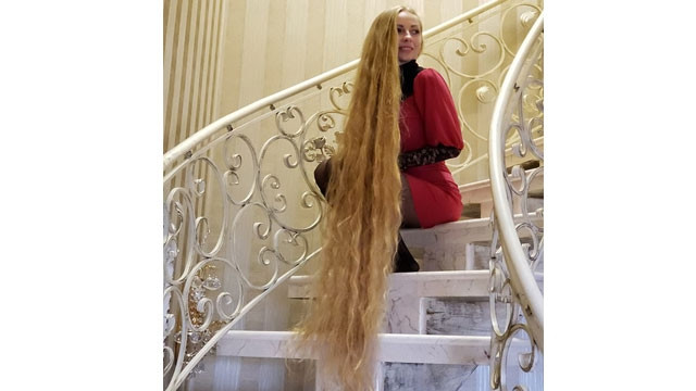 Cô gái 28 năm không cắt tóc