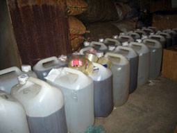 Triệt phá ba “lò” sản xuất rượu ngoại giả tại TP Hồ Chí Minh