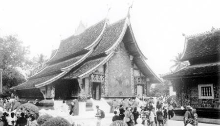 Chùa Xiêng Thoong ở Luông Pha-bang được xây dựng năm 1559.