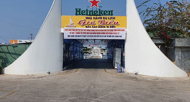 Nhà hàng Gió Biển – khá nổi tiếng ở TP Rạch Giá treo thông báo tạm nghỉ từ 28-3.