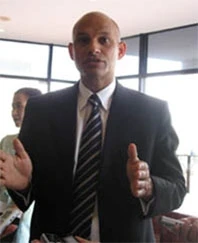 Ông Tarun Sawney.
