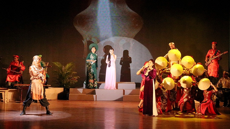 Những người làm cải lương phải thật sự đổi mới. 