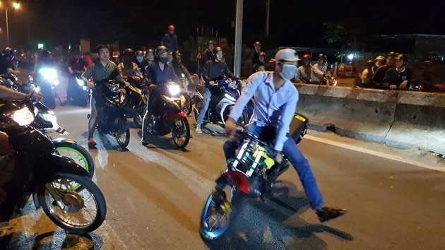 Các đối tượng điều khiển xe cọp rú ga, bốc đầu trên QL 51.