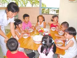 Cho trẻ ăn thức ăn có nguồn gốc
từ động vật để bổ sung kẽm.