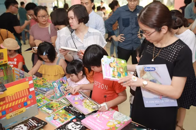 Ra mắt dự án “Cùng con đọc sách”