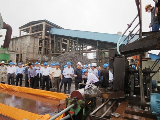 Thiết bị xử lý bùn đỏ trước khi cho vào lò thiêu kết.