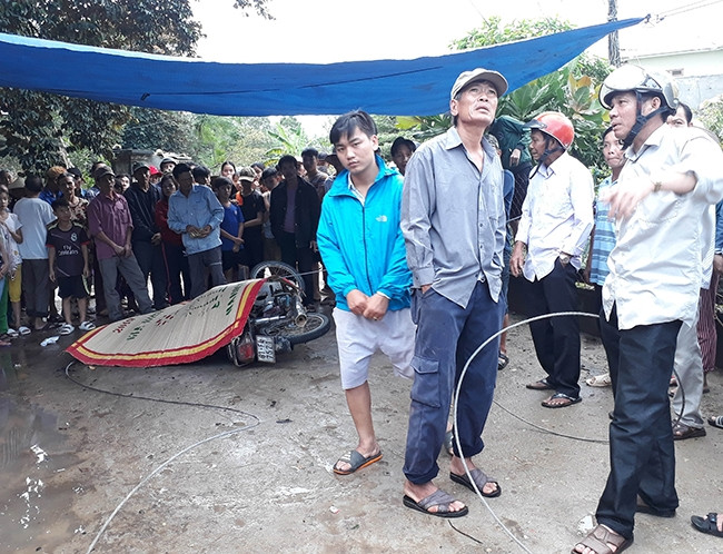 Hiện trường vụ đứt dây điện giật chết người đi đường.