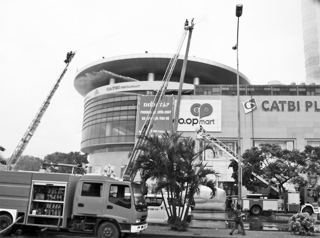 Diễn tập PCCC tại Trung tâm thương mại Cát Bi Plaza.