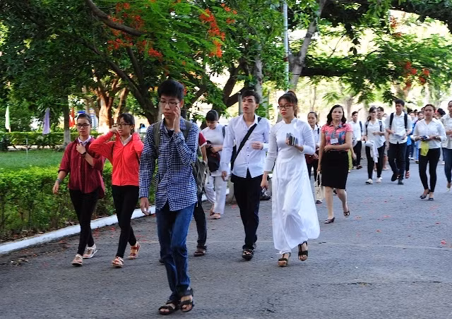 Sáng 1-7, Đà Nẵng có 10.722 thí sinh dự thi môn Toán. (Ảnh: Anh Đào).