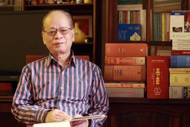 Người “mang nợ” với chữ Nôm