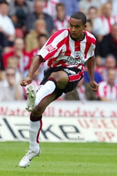 Theo Walcott, thần đồng mới của bóng đá Anh