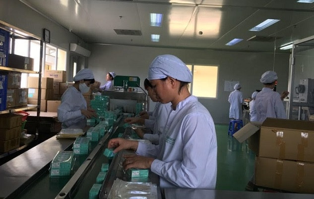 Dây chuyền sản xuất thuốc nhỏ mắt tại Công ty cô phần Traphaco.