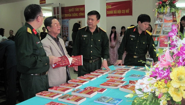 Tại buổi ra mắt bộ sách “Kỷ niệm 60 năm chiến thắng Điện Biên Phủ (1954-2014)”