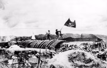 Sau 56 ngày đêm liên tục chiến đấu, ngày 7-5-1954 lá cờ Quyết chiến Quyết thắng của QĐND Việt Nam tung bay trên nóc hầm tướng Đờ Catxtơri. Chiến dịch Điện Biên Phủ đã toàn thắn
