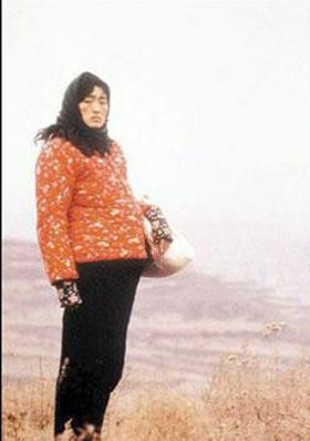 Diễn viên Củng Lợi trong phim Cao lương đỏ. (Ảnh: Internet)