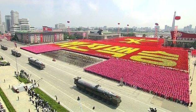 Triều Tiên diễu binh kỷ niệm 60 năm kết thúc chiến tranh Triều Tiên (ảnh: AFP)