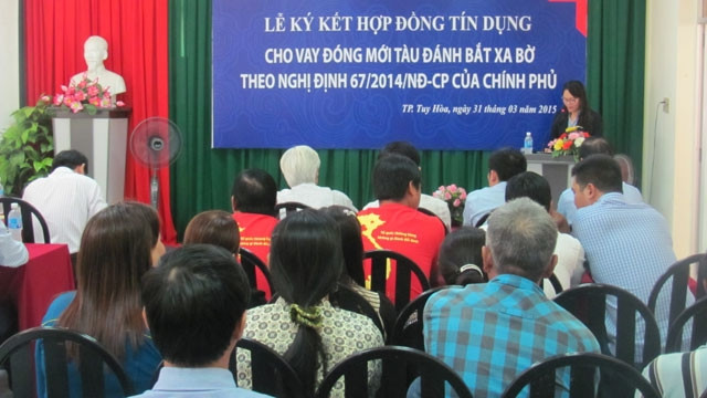 Những hộ ngư dân đầu tiên ở Phú Yên được vay vốn đóng tàu